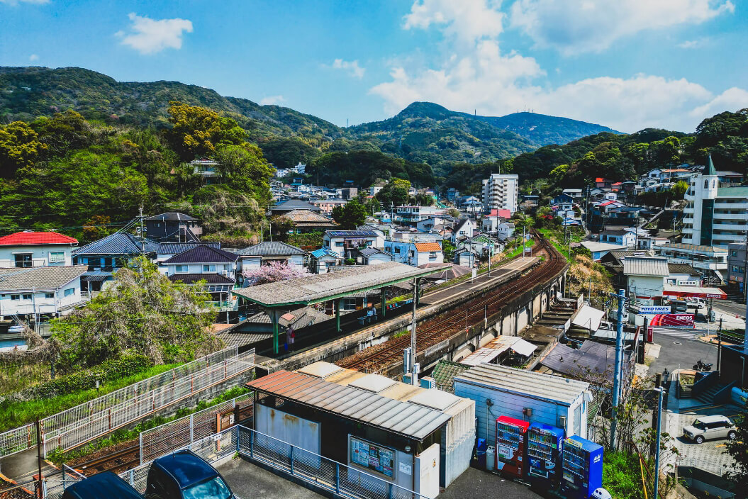 松浦鉄道「北佐世保駅」まで車で7分(2700m)