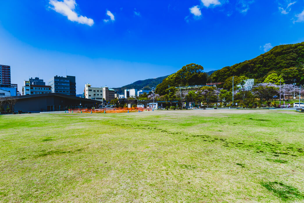 佐世保中央公園まで車で6分(2800ｍ)